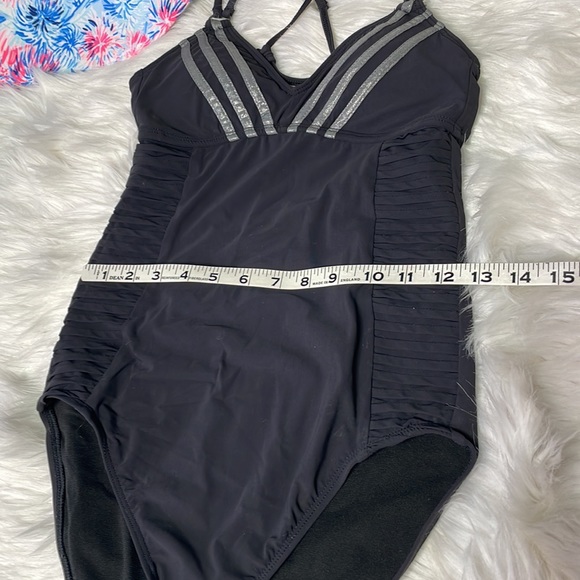 🏊‍♀️ADIDAS🏊‍♀️ Sleek Logo One Piece w/Side paneling and adjustable straps - Picture 13 of 14